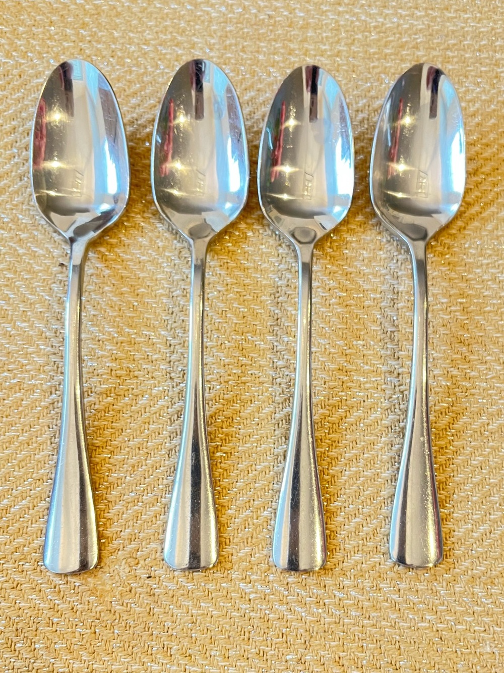 Oneida Caswell Stainless Teaspoons (4)